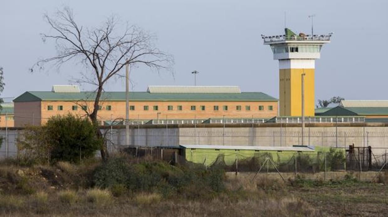 El centro penitenciario de Huelva, desde el exterior