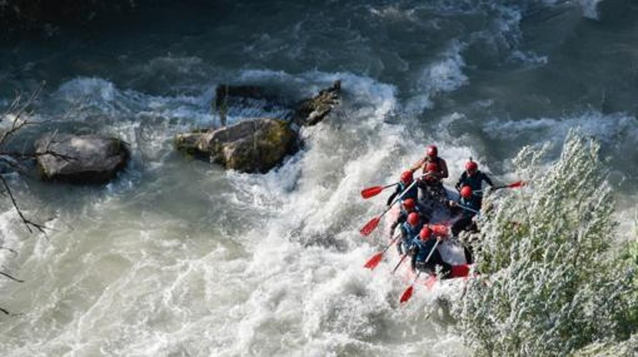 Hacer rafting en Benamejí es una opción para escapar del calor del verano