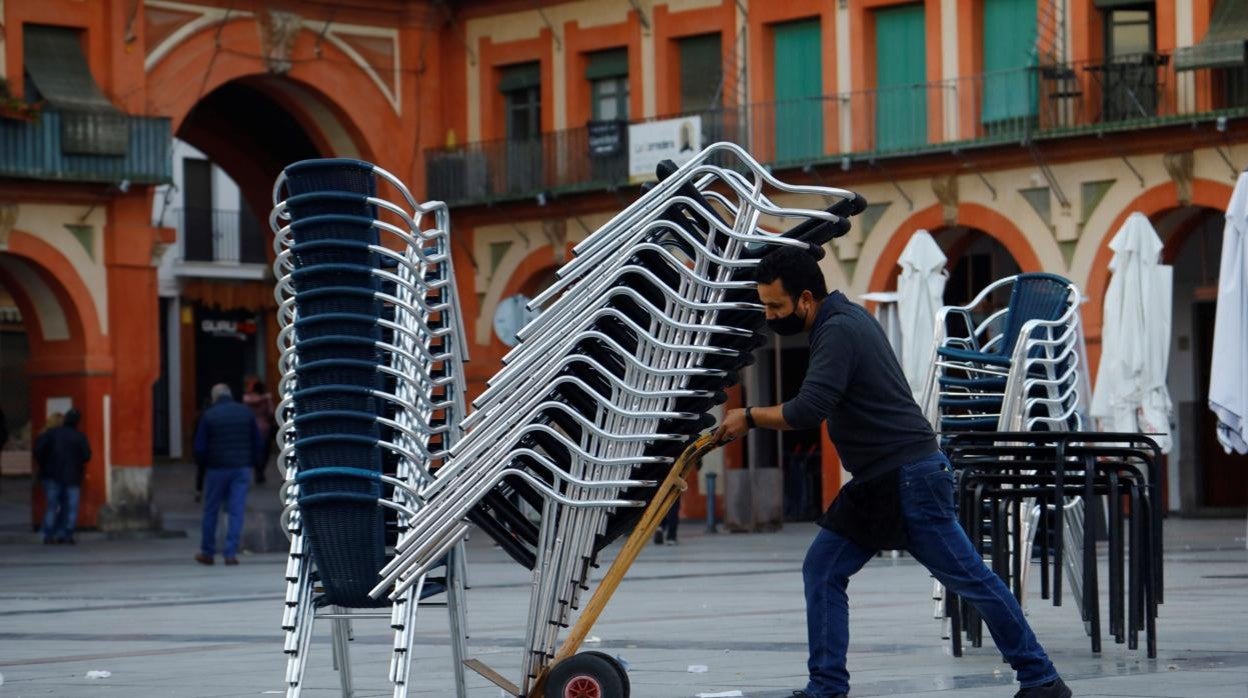 La hostelería es el sector que concentra la mayoría de los despidos colectivos