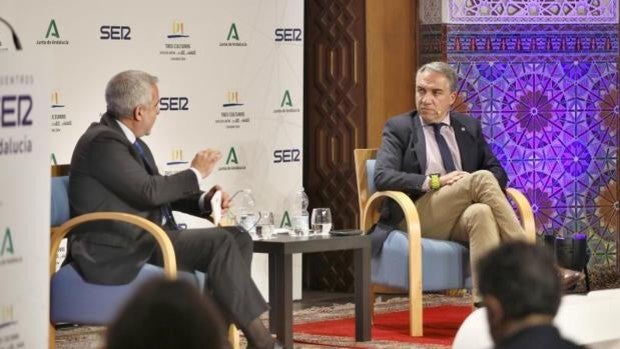 La Junta señala a Sánchez por la falta de vacunas contra el Covid en Andalucía