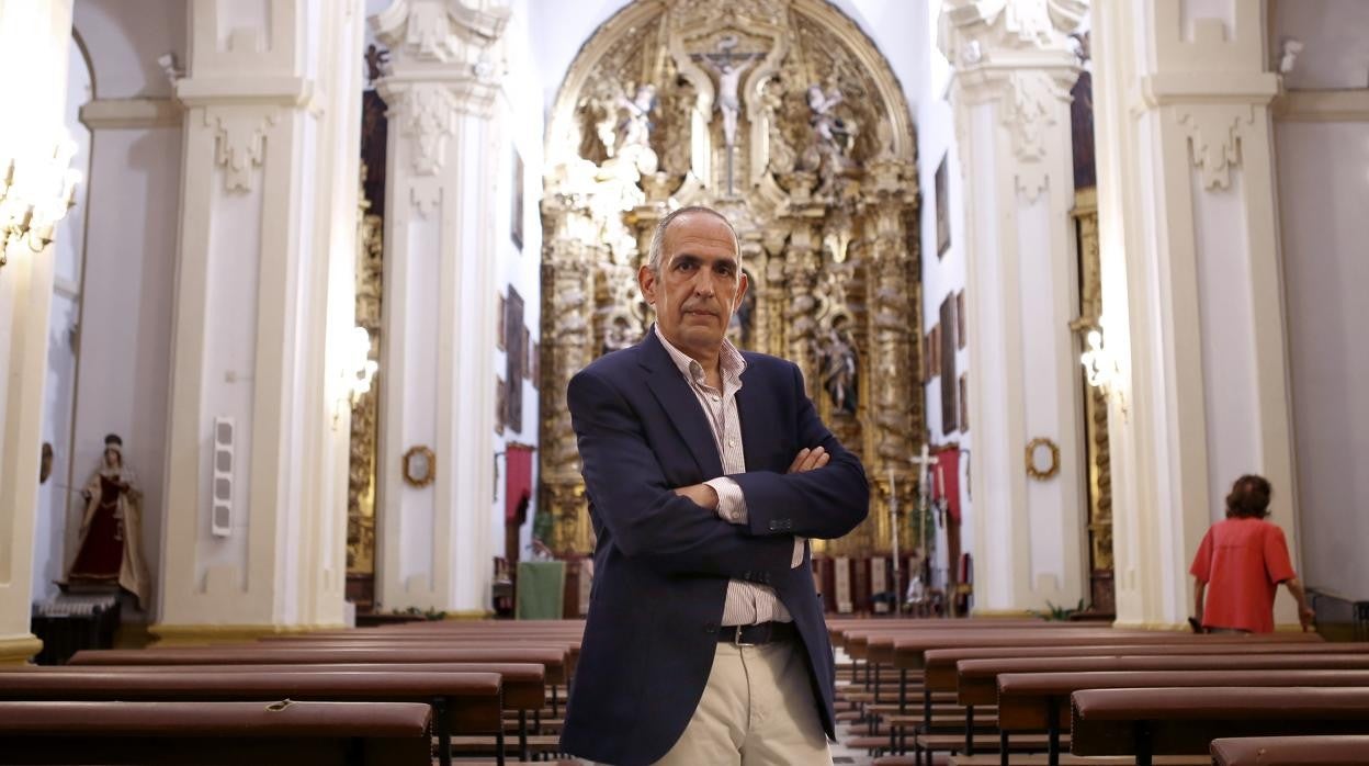 El nuevo hermano mayor electo de la Esperanza, Rafael García Cerezo