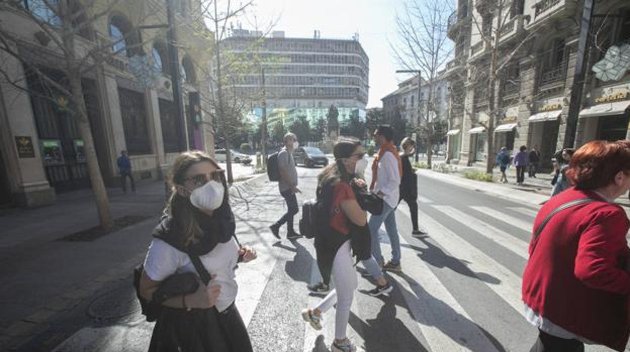 La pandemia sigue dejando nuevos positivos en Granada a pesar de mantenerse controlada la presión hospitalaria