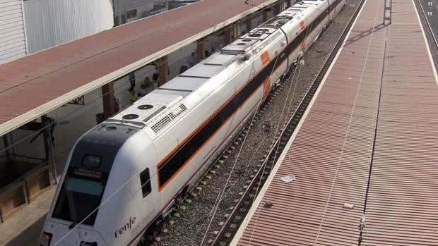 El tren vuelve a Almería capital tras un año y medio de retraso en el soterramiento