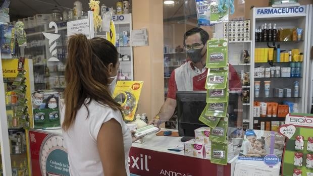 Las farmacias de Córdoba comunican ya a Salud los positivos de los test de antígenos