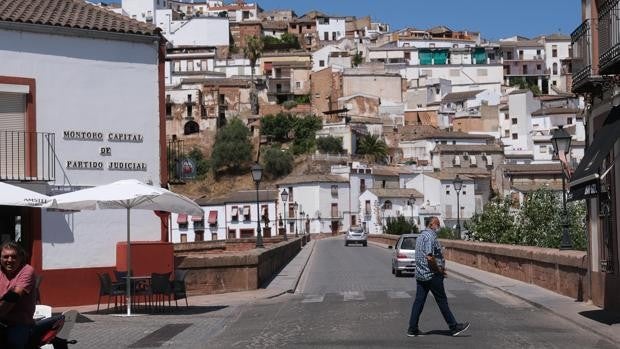 Montoro, la resaca de una noche con un toque de queda «insuficiente» por las fiestas privadas