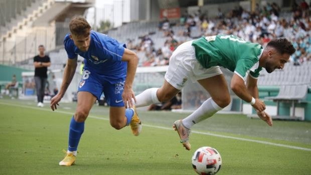 El Córdoba CF cae derrotado ante el Linares en el primer amistoso de pretemporada (0-1)