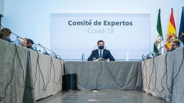 La Junta adelanta dos días el comité de expertos y revisa hoy si implanta el pasaporte Covid en Andalucía