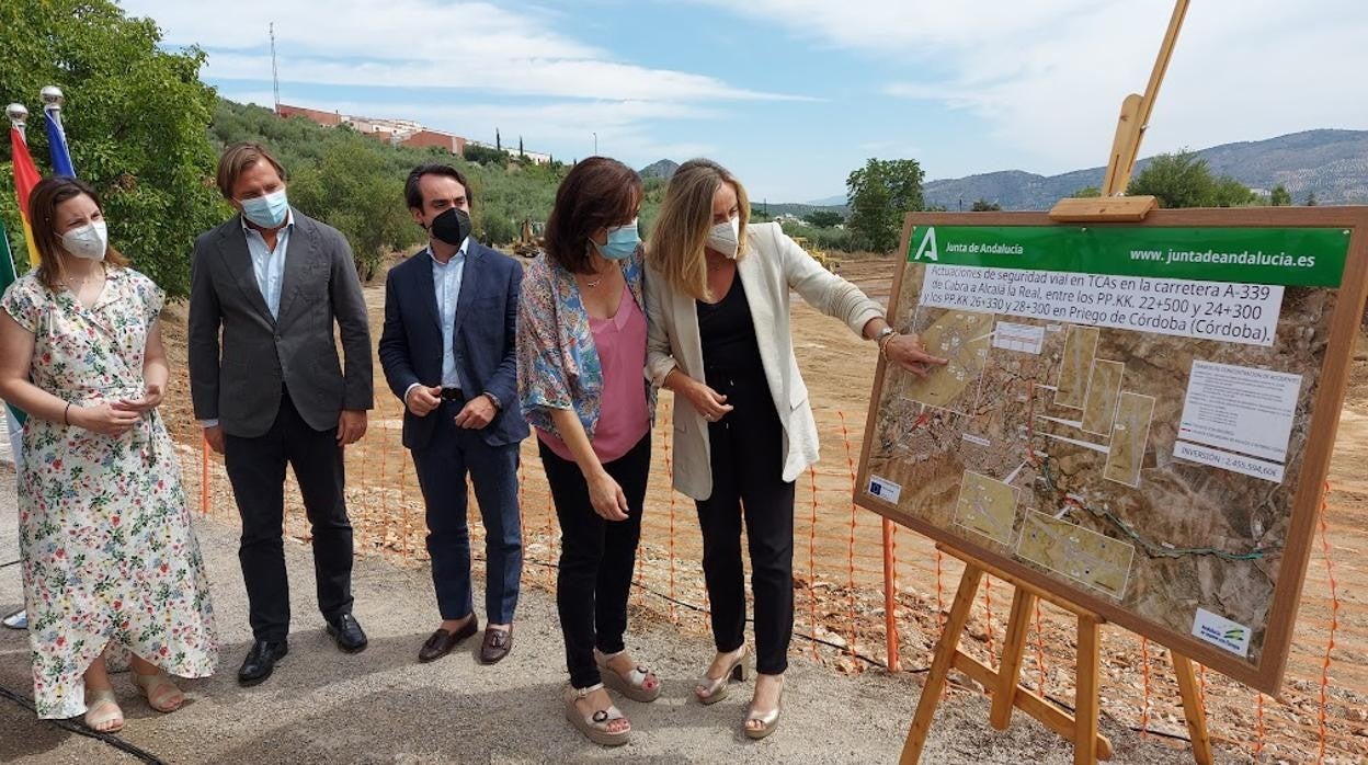 Visita de la consejera de Fomento a las obras realizadas en la A-339 a su paso por Priego de Córdoba