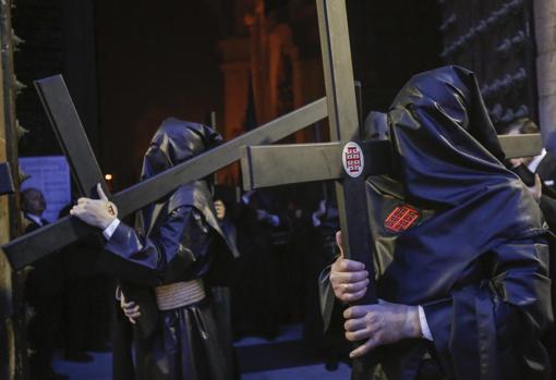 Penitentes de la hermandad del Santo Sepulcro