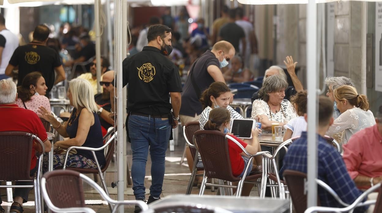 Ambiente de veladores en el Centro de Córdoba este verano