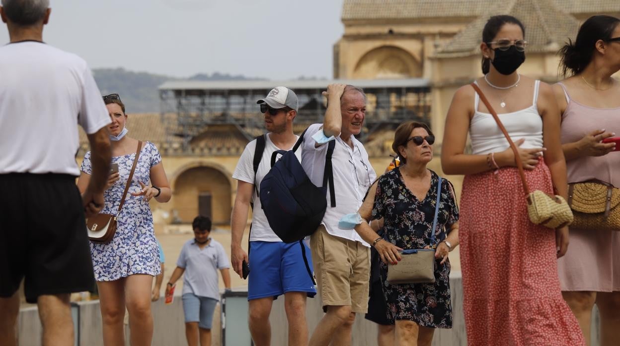 Turistas ayer en el Centro de Córdoba