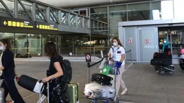 Aprovechaban los descuidos de turistas para robarles el equipaje en el Aeropuerto de Málaga