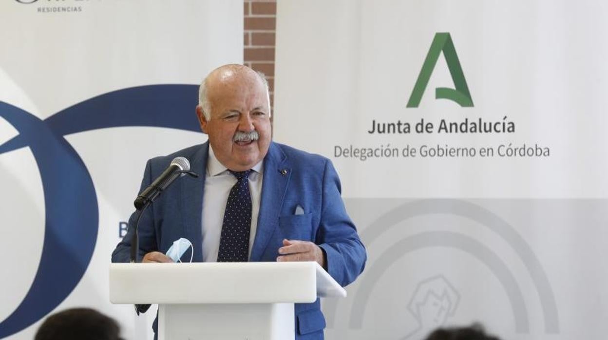 El consejero de Salud en una imagen de archivo de un acto en Córdoba