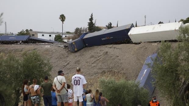 El descarrilamiento de un tren de mercancías obliga a cortar todo el tráfico entre Córdoba y Jaén