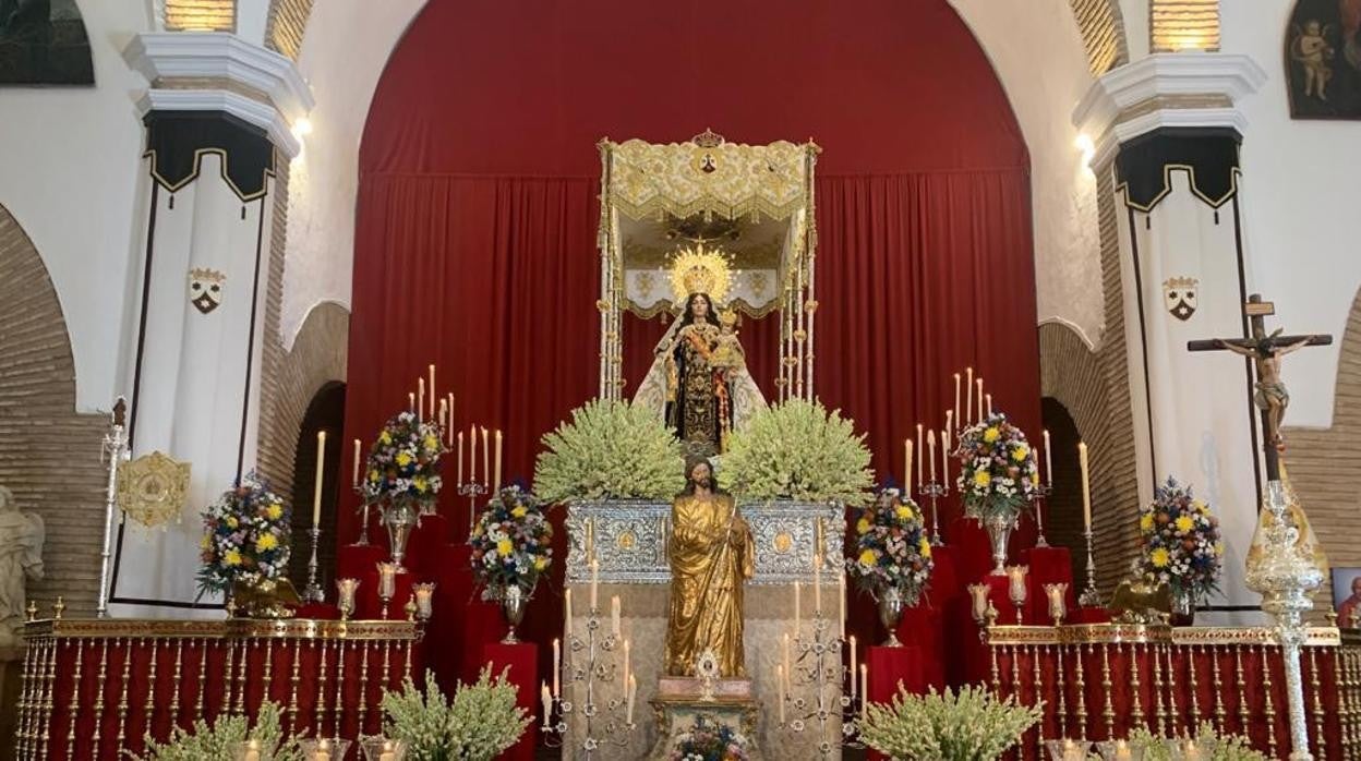 La Virgen del Carmen, patrona de Rute, durante sus cultos