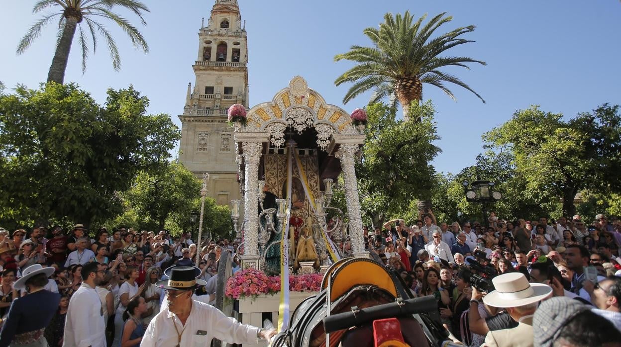 La carreta del Rocío de Córdoba, en una de sus salidas hacia El Rocío