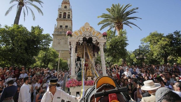 Una carreta de exposición: el Rocío de Córdoba presta su altar itinerante para mostrarlo en Sevilla