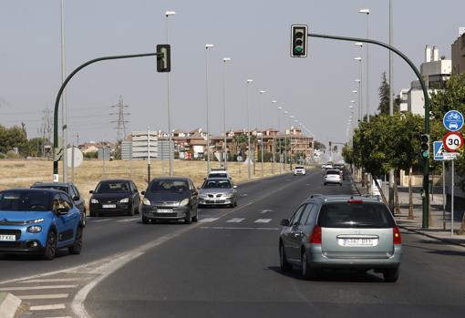 Tráfico en la avenida de la Arruzafilla