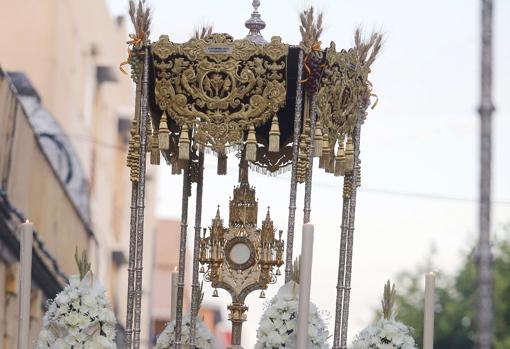 Los paños de bocina, en la procesión de la octava del Corpus Christi