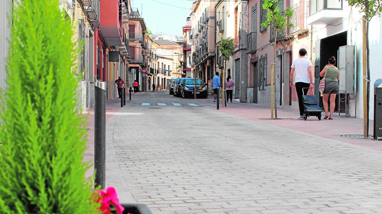 La calle Álamos reformada