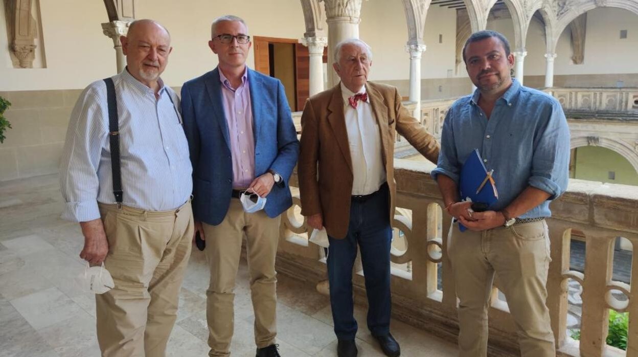 Juan Eslava, Emilio Lara, Inocencio Arias y Fernando del Valle, en la sede de Baeza de la Universidad Internacional de Andalucía
