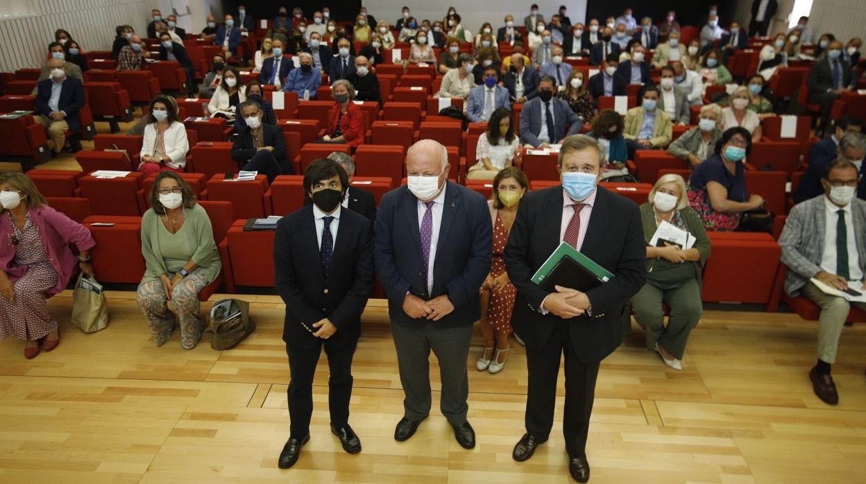 El consejero de Salud, Jesús Aguirre, hoy durante la jornada sobre la Estrategia de Cáncer en Andalucía