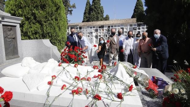 Homenajes a Manolete en Córdoba en el 74 aniversario de su muerte en la plaza de toros de Linares