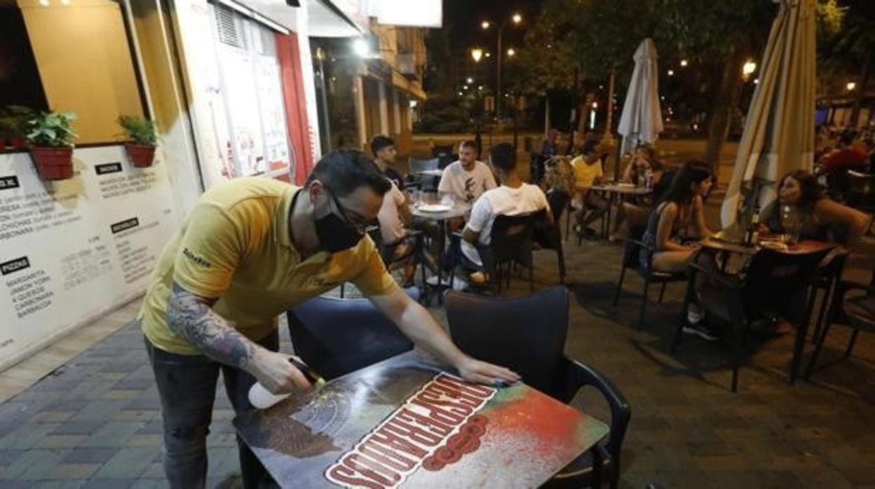 Bares y restaurantes han visto modificado su horario