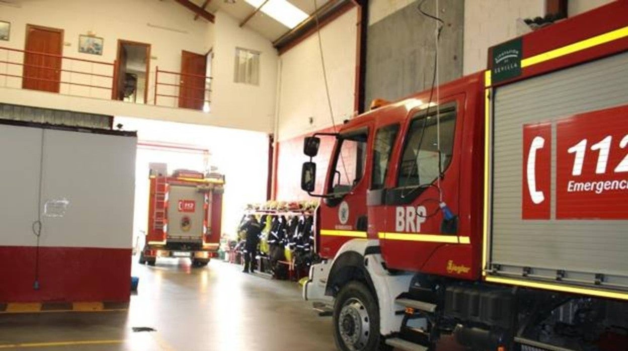 En el siniestro han intervenido efectivos de Bomberos, Cuerpo Nacional de Policía, Policía Local y los servicios sanitarios de la Junta