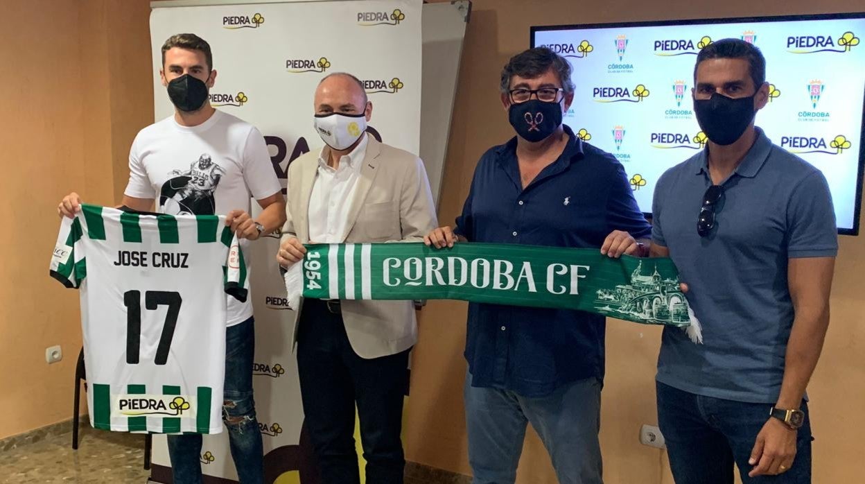 Presentacion de Jose Cruz como nuevo jugador del Córdoba