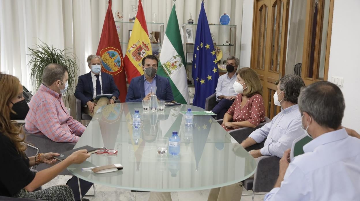 Reunión del alcalde, Salud y las cofradías