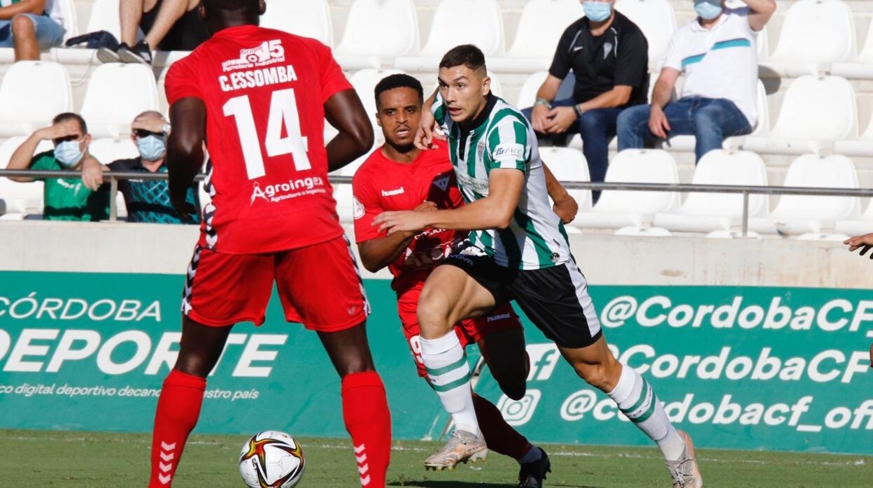 Adri Fuentes, autor del primer gol del Córdoba CF este domingo en El Arcángel