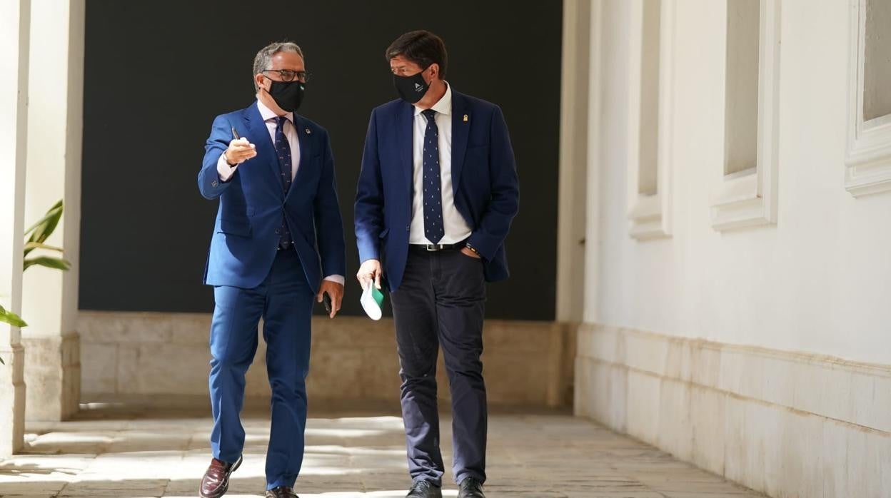 Elías Bendodo y Juan Marín, en el Palacio de San Telmo este martes