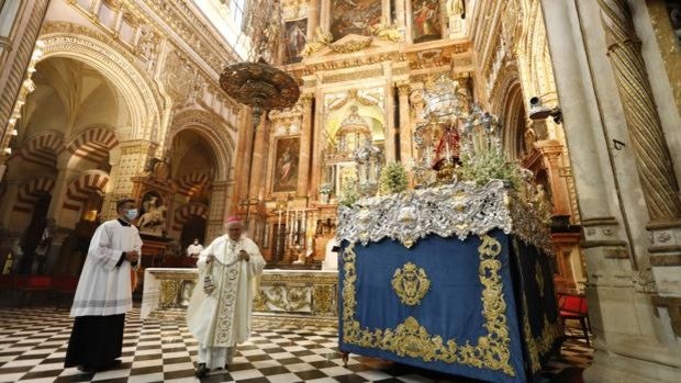 El obispo de Córdoba agradece que se haya escuchado «el clamor del pueblo para que haya procesiones»