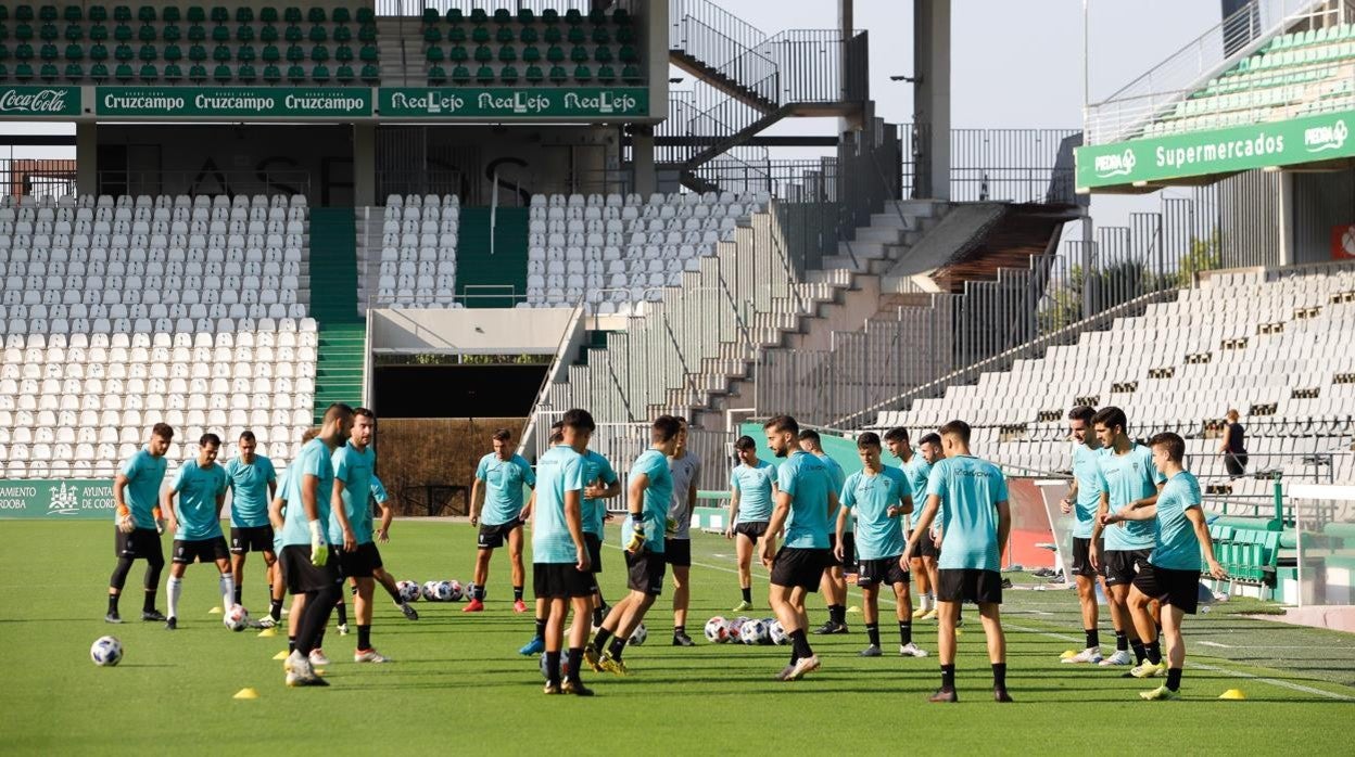 Entrenamiento del Córdoba CF en el estadio El Arcángel