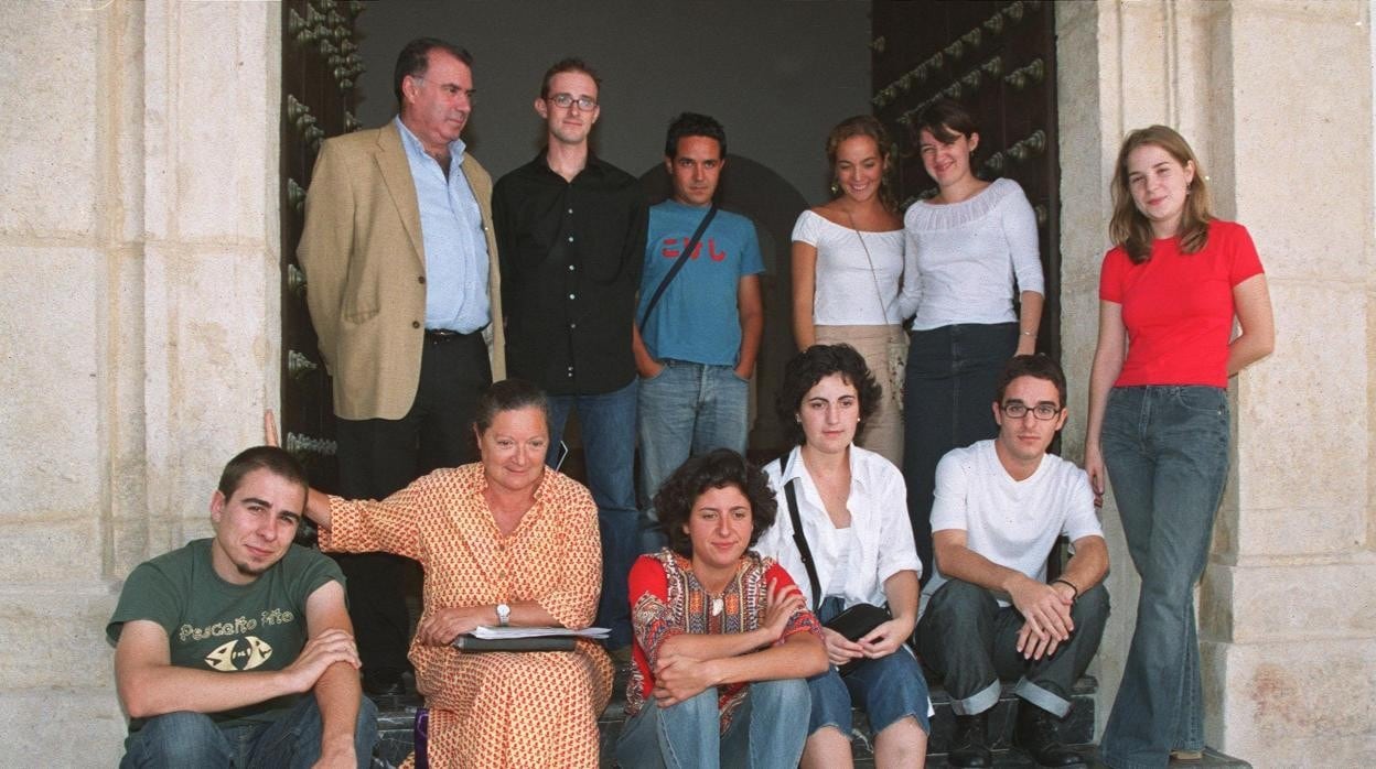 Los integrantes de la primera promoción, en 2002