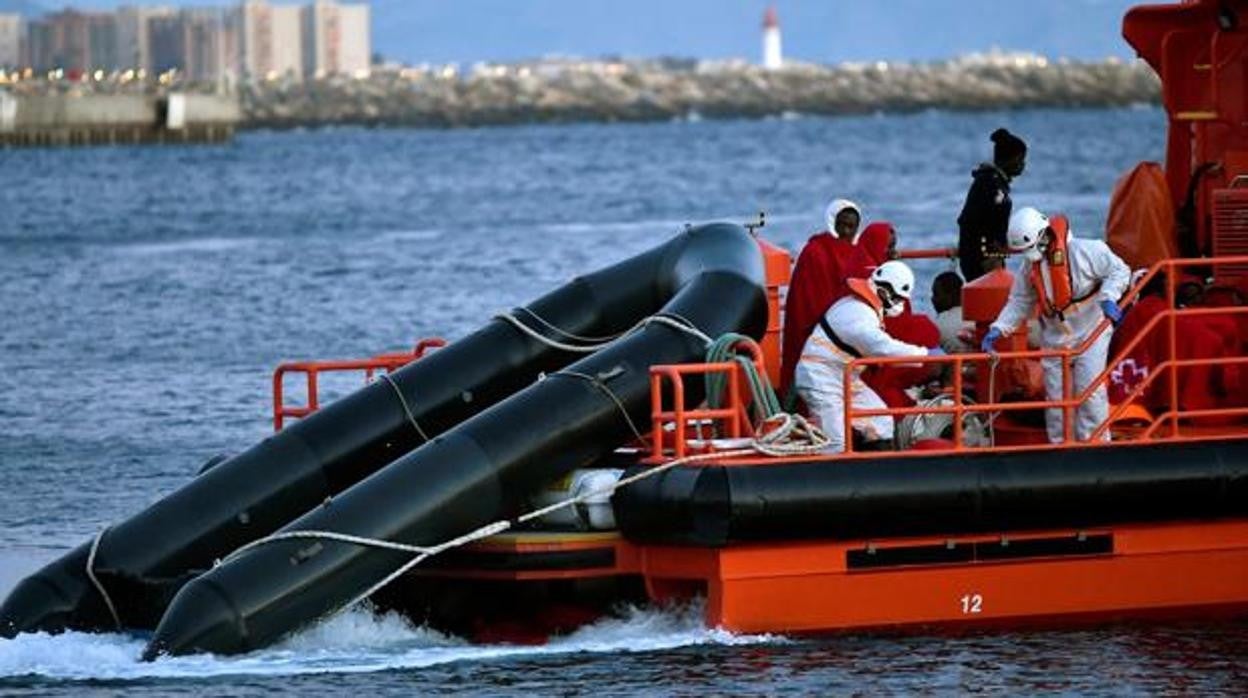 Imagen de archivo de un rescate de inmigrantes de Salvamento Marítimo