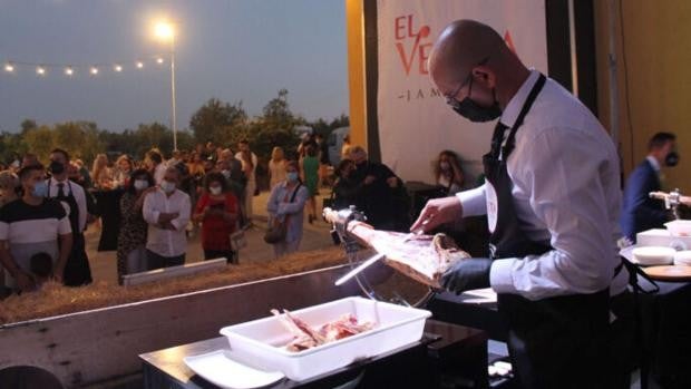 Siete consejos para cortar jamón (y uno para comérselo) por el mejor cortador de jamón de España