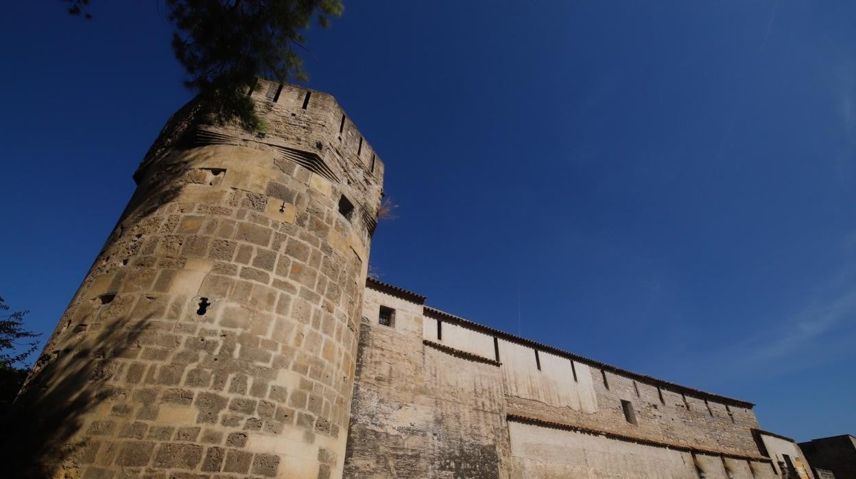 Cruce entre los muros meridional y occidental del Alcázar de los Reyes Cristianos de Córdoba