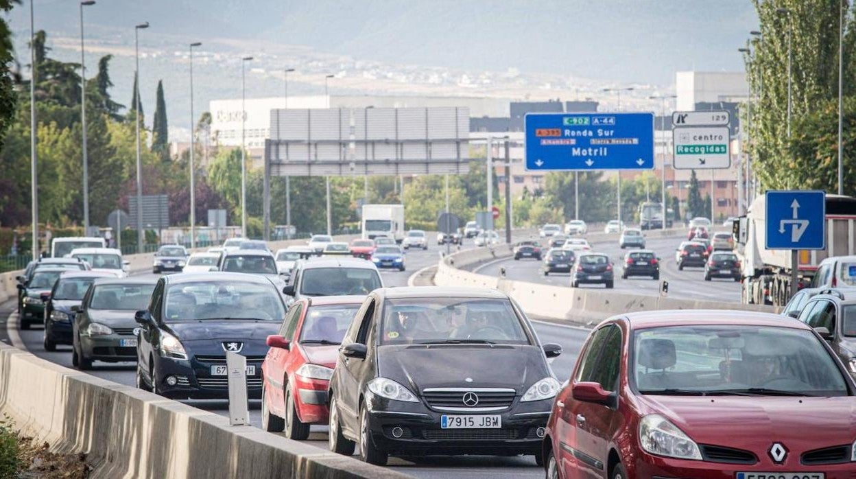 Atasco en la circunvalación a la entrada de Granada