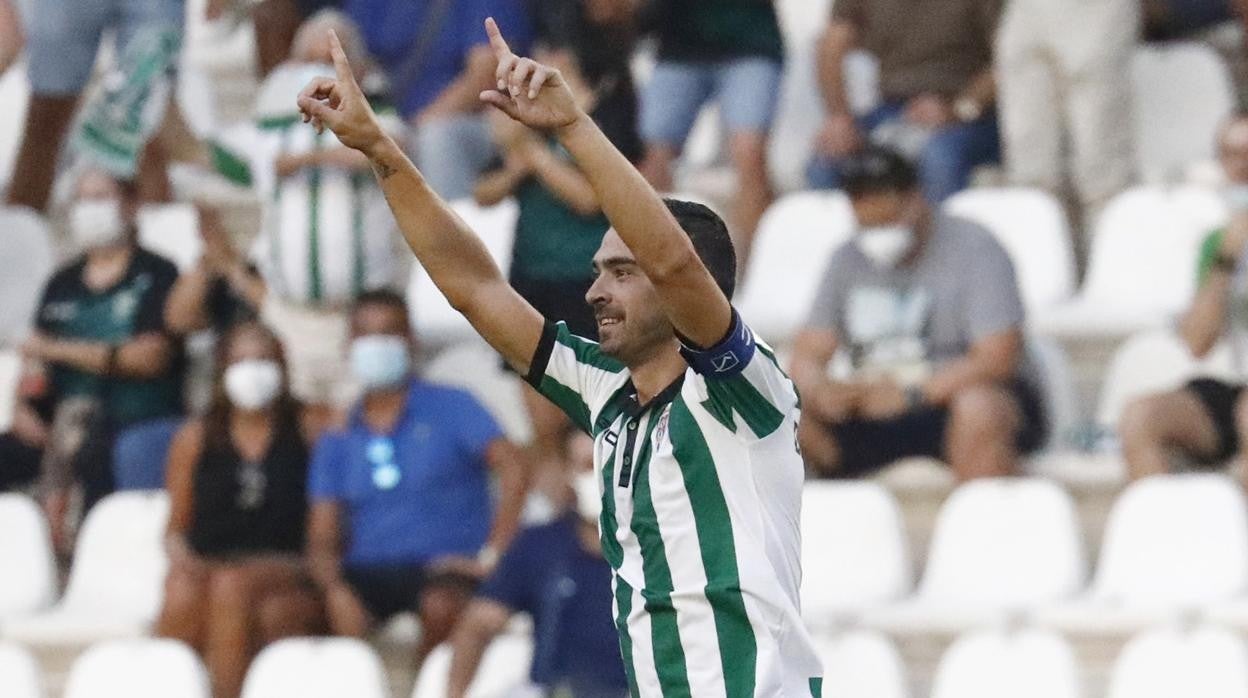 De las Cuevas celebra el 2-1 del Córdoba CF ante el Cádiz B, el domingo en El Arcángel