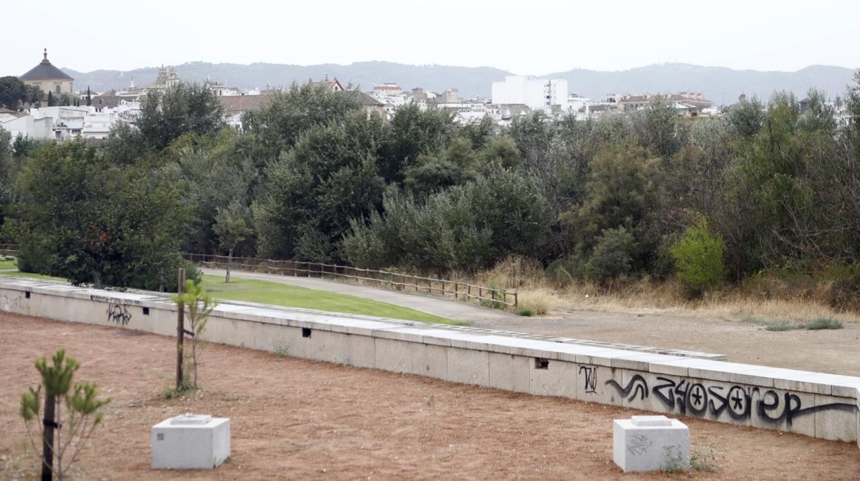 Uno de los tramos con sendero peatonal que serán objeto de intervención