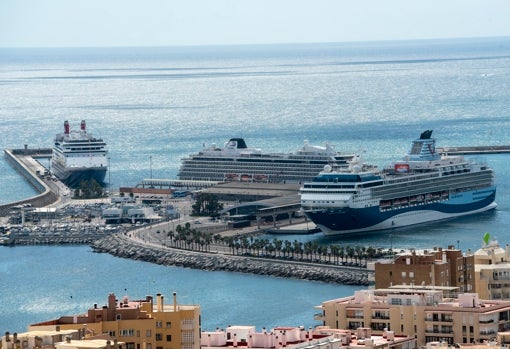 Tres cruceros en Málaga después de casi dos años