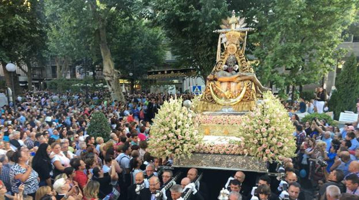 Procesión de la Virgen de las Angustias en Granada