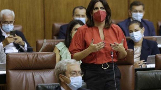 Susana Díaz se ausenta del pleno del Parlamento de Andalucía y deja su escaño vacío