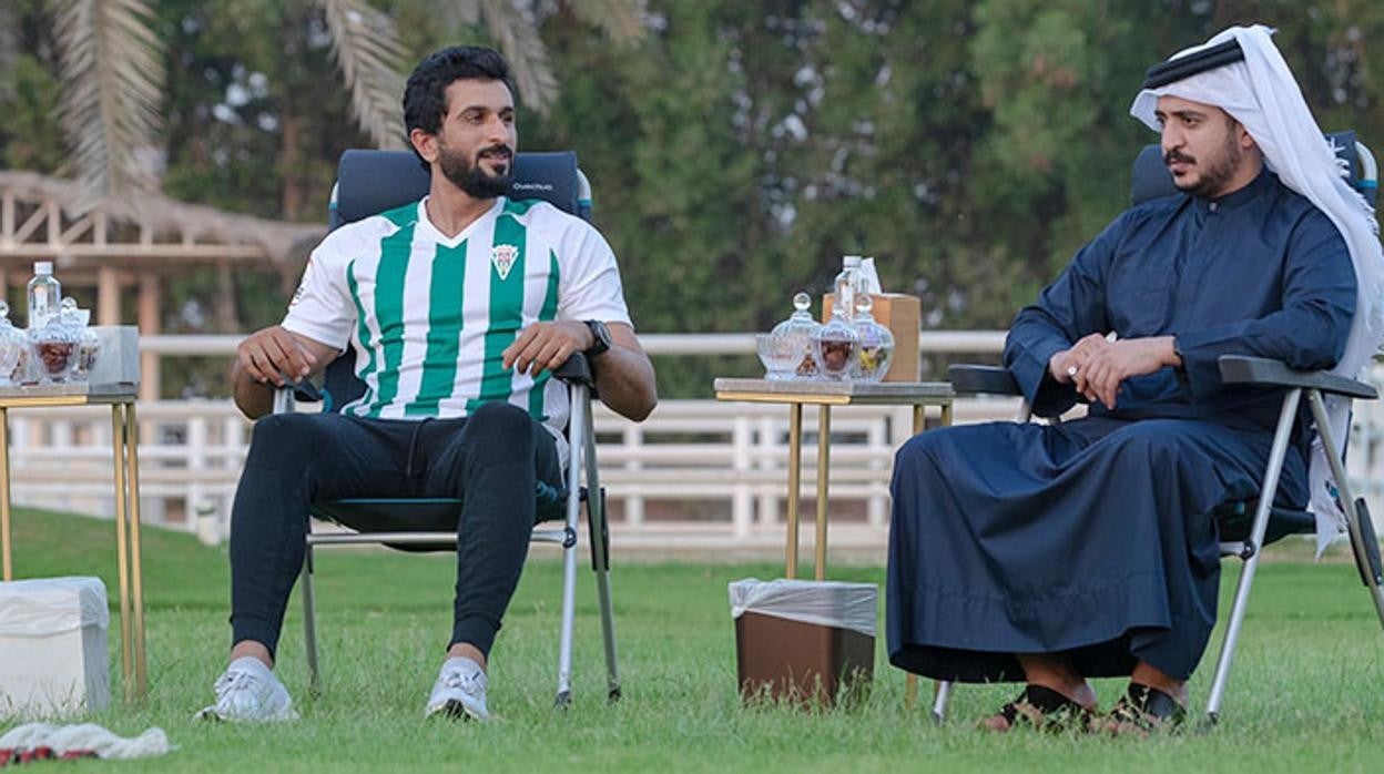 Imagen de Nasser bin Hamad Al Khalifa con la camiseta del Córdoba CF hace un año