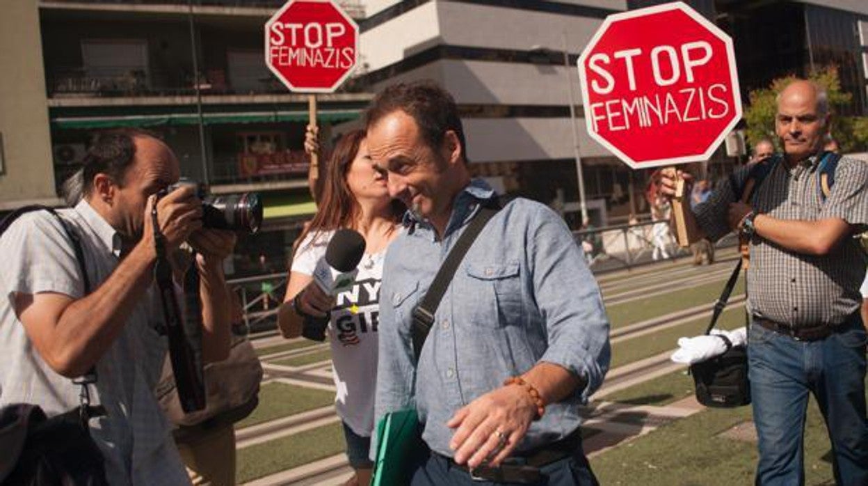 Francesco Arcuri, a la entrada de los juzgados en Granada