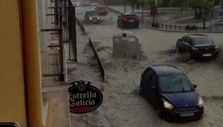 (Vídeo) Las tormentas siembran el caos en Lucena con ríos de agua por sus calles