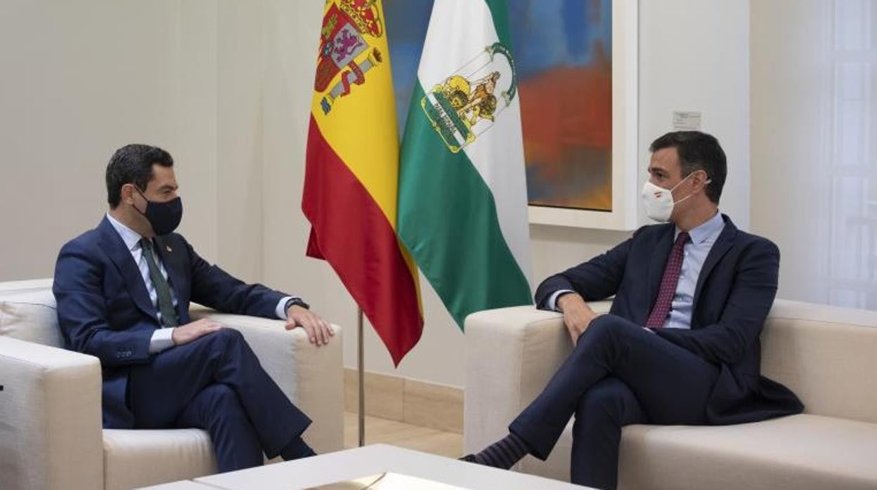 Juanma Moreno junto a Pedro Sánchez en su visita a La Moncloa el pasado 17 de junio