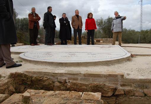 Visitantes en el yacimiento de Fuente Álamo